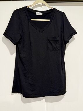 Women’s V-Neck Pocket Tee - Black size XL
